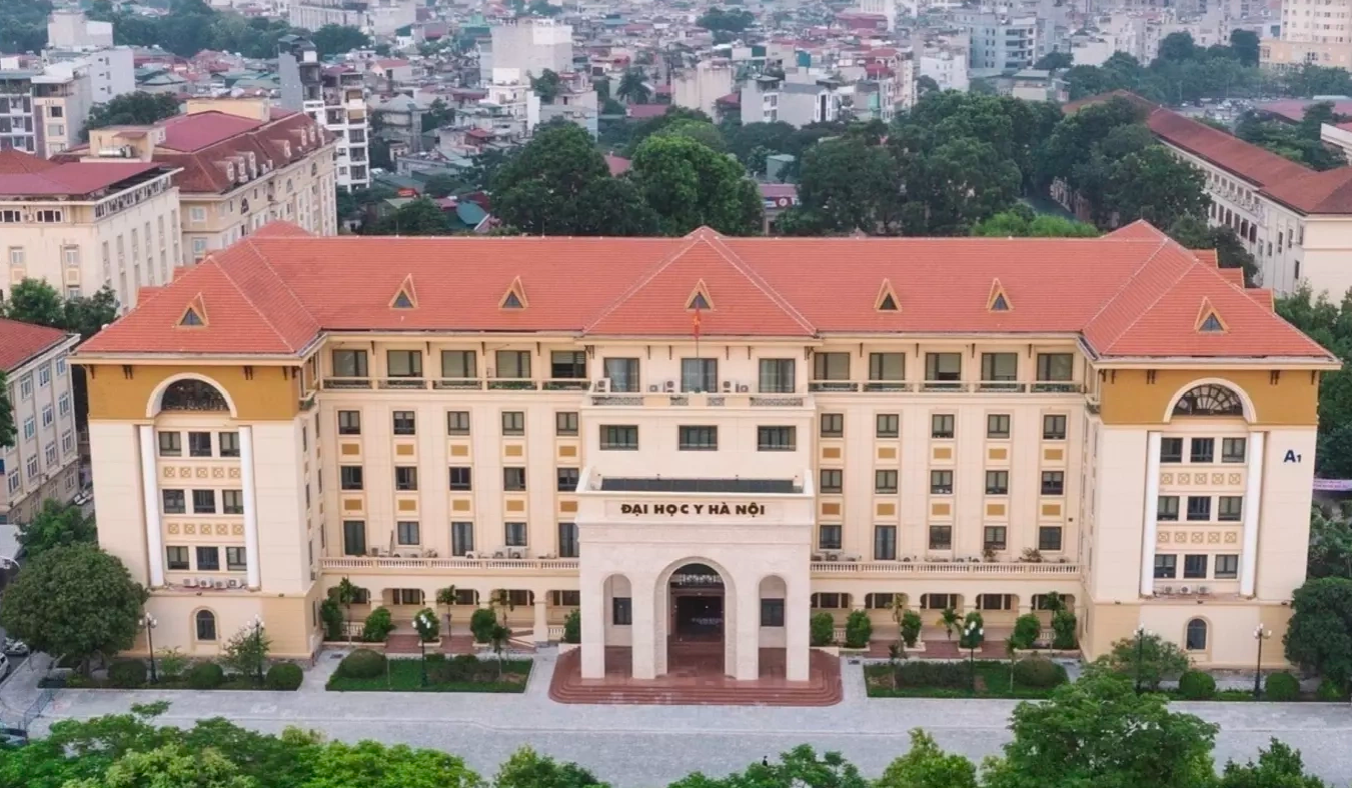 Hai Sinh Viên Đại Học Y Hà Nội Bị Kỷ Luật Vì Phát Ngôn Không Đúng Mực