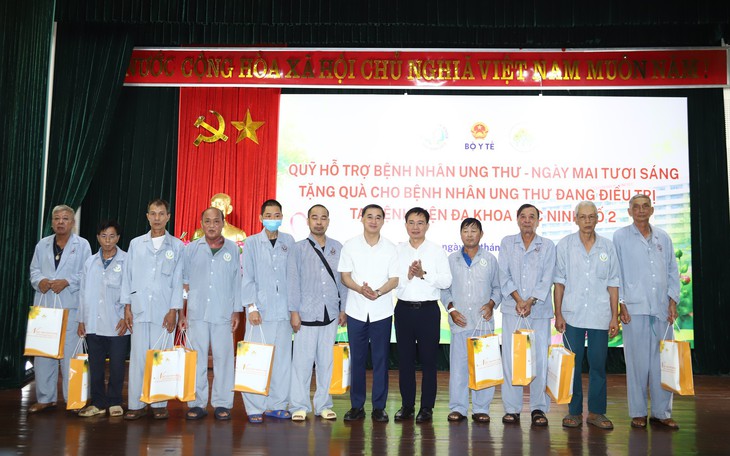 Chế Độ Dinh Dưỡng Cho Bệnh Nhân Ung Thư: Nguy Cơ Suy Dinh Dưỡng và Tác Động Tiêu Cực - Ảnh 2.