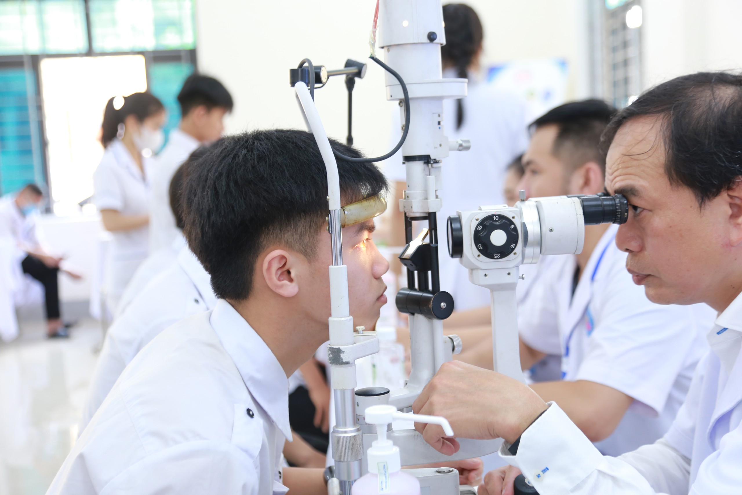 img3275jpg-17879691702711584624894 Nghệ An đặt mục tiêu 100% học sinh được khám sức khỏe - Ảnh 2.
