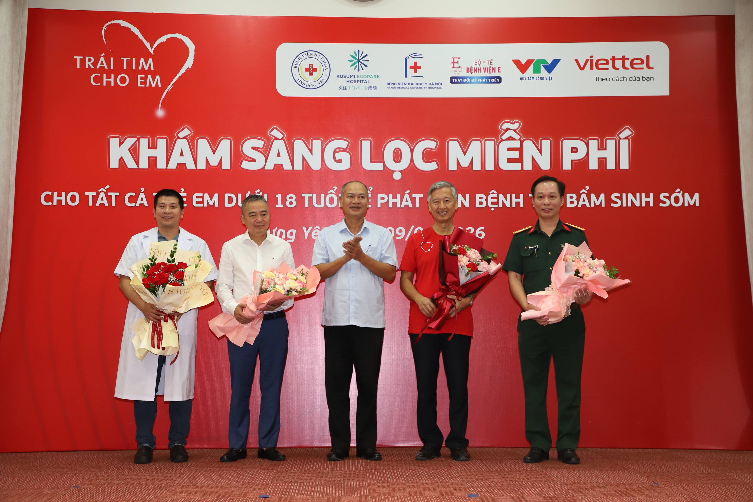 img3423-1786275222509106302126 Hơn 200 trẻ được sàng lọc tim bẩm sinh miễn phí tại Hưng Yên, phát hiện 14 trường hợp bệnh tim- Ảnh 5.