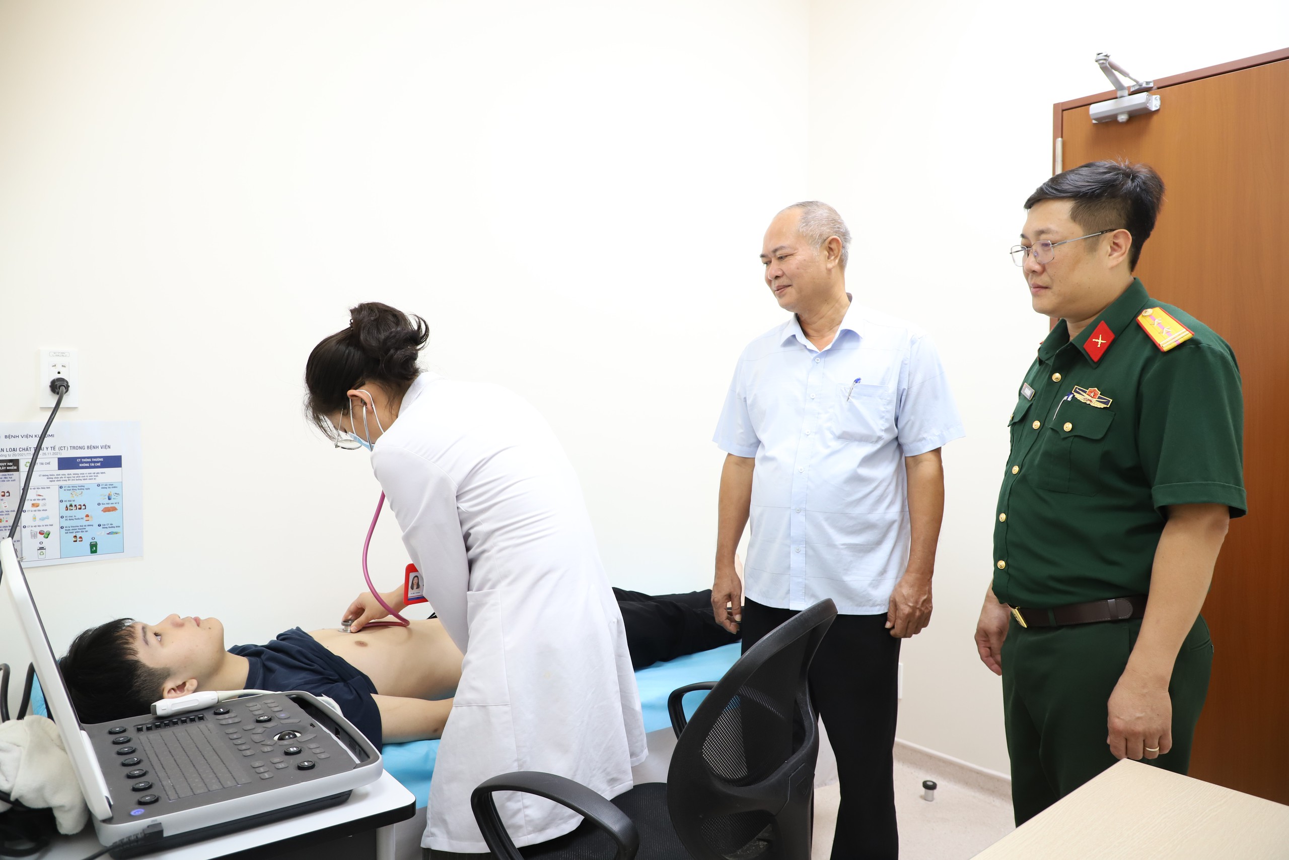 img3430-1786275291211296586034 Hơn 200 trẻ được sàng lọc tim bẩm sinh miễn phí tại Hưng Yên, phát hiện 14 trường hợp bệnh tim- Ảnh 7.