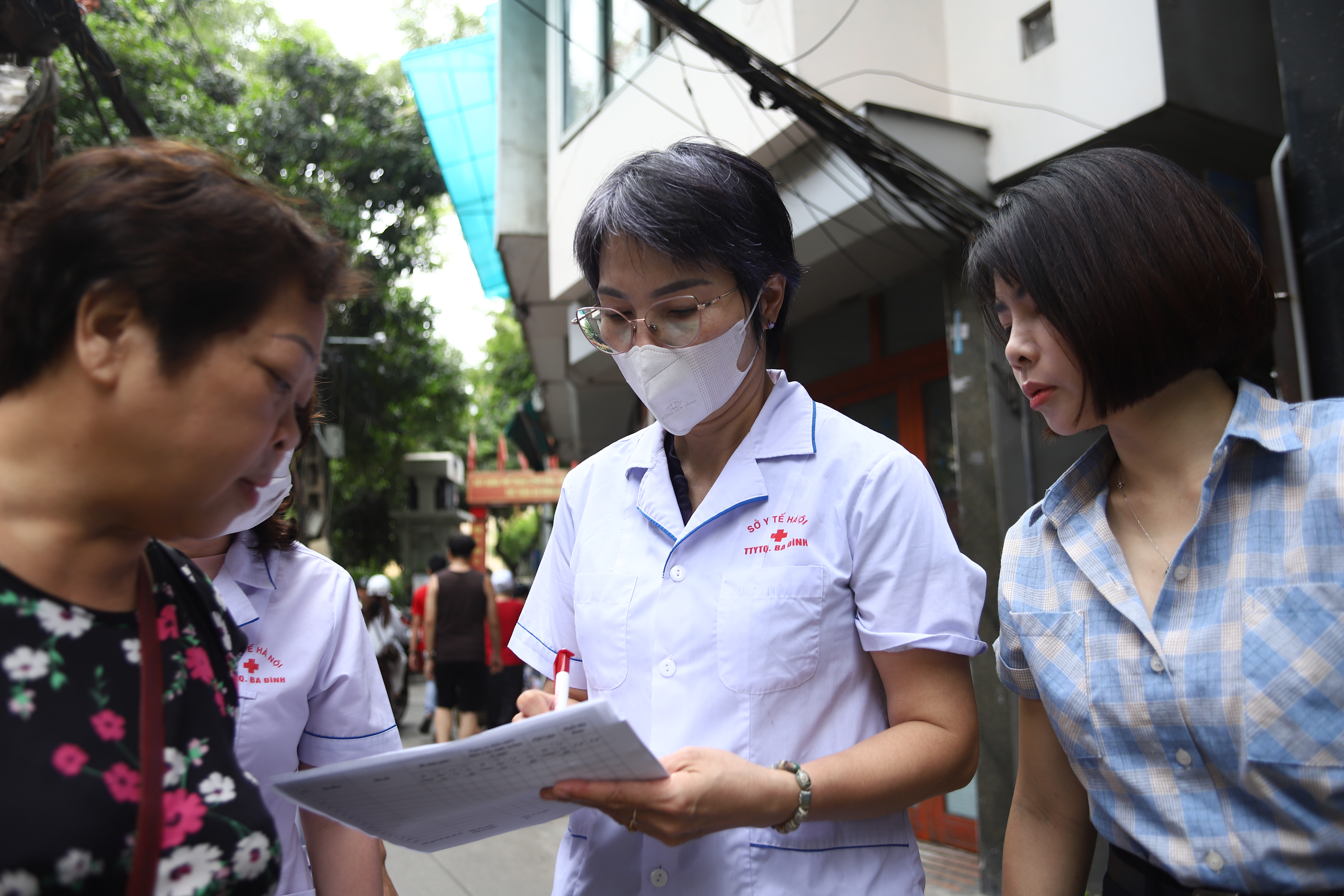 Phường Ba Đình Tăng Cường Giám Sát Vệ Sinh Môi Trường Để Ngăn Ngừa Sốt Xuất Huyết