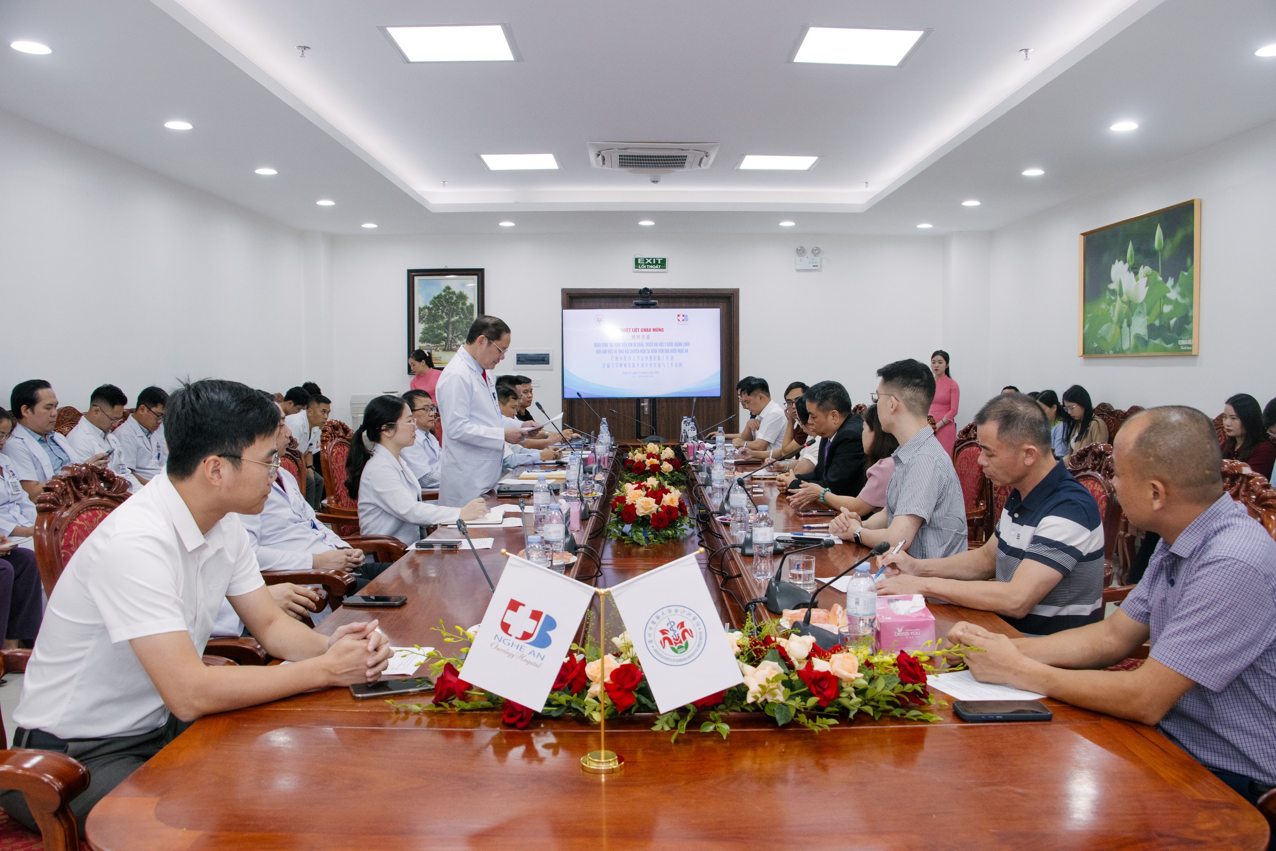 img7905-17866973594791934192954 Cải Thiện Năng Lực Điều Trị Ung Thư Qua Hợp Tác Quốc Tế Tại Nghệ An- Ảnh 1.