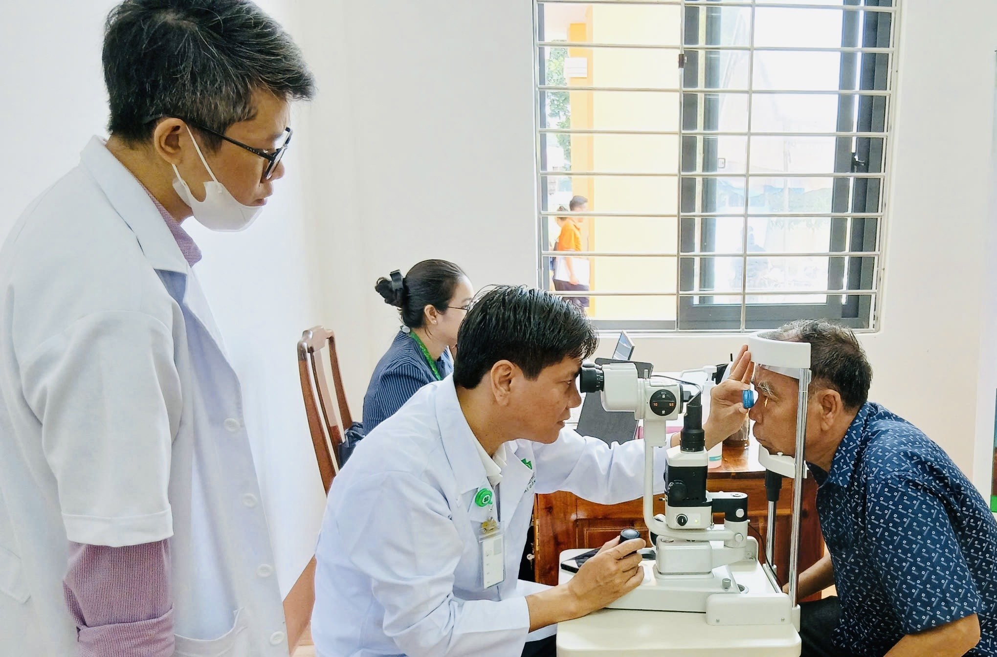 Khám sức khỏe cho người dân