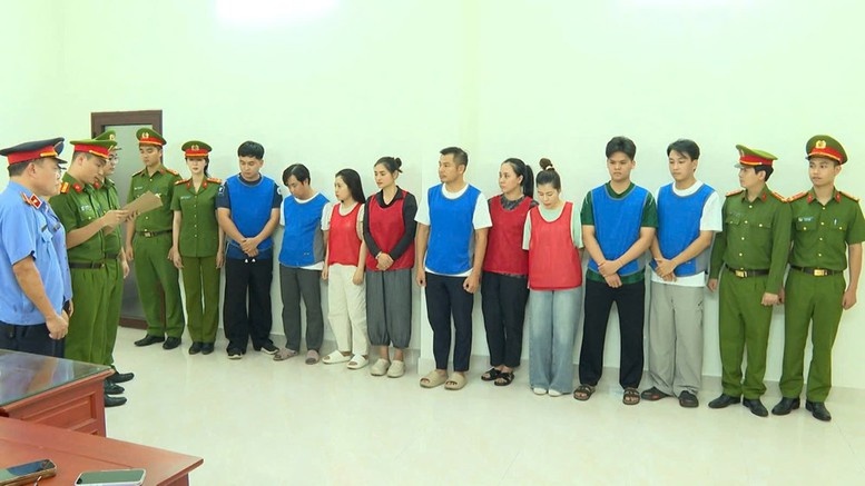 kim-cuong-1787822081984917566772 Thủ tướng gửi thư khen lực lượng công an triệt phá đường dây buôn lậu hơn 33.400 viên kim cương- Ảnh 1.