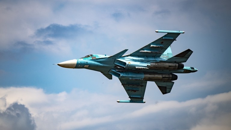 may-bay-chien-dau-su-34-cua-nga-sputnik-1786157872250329492465 Su-34 Nga có phải là tiêm kích liên lục địa?- Ảnh 1.