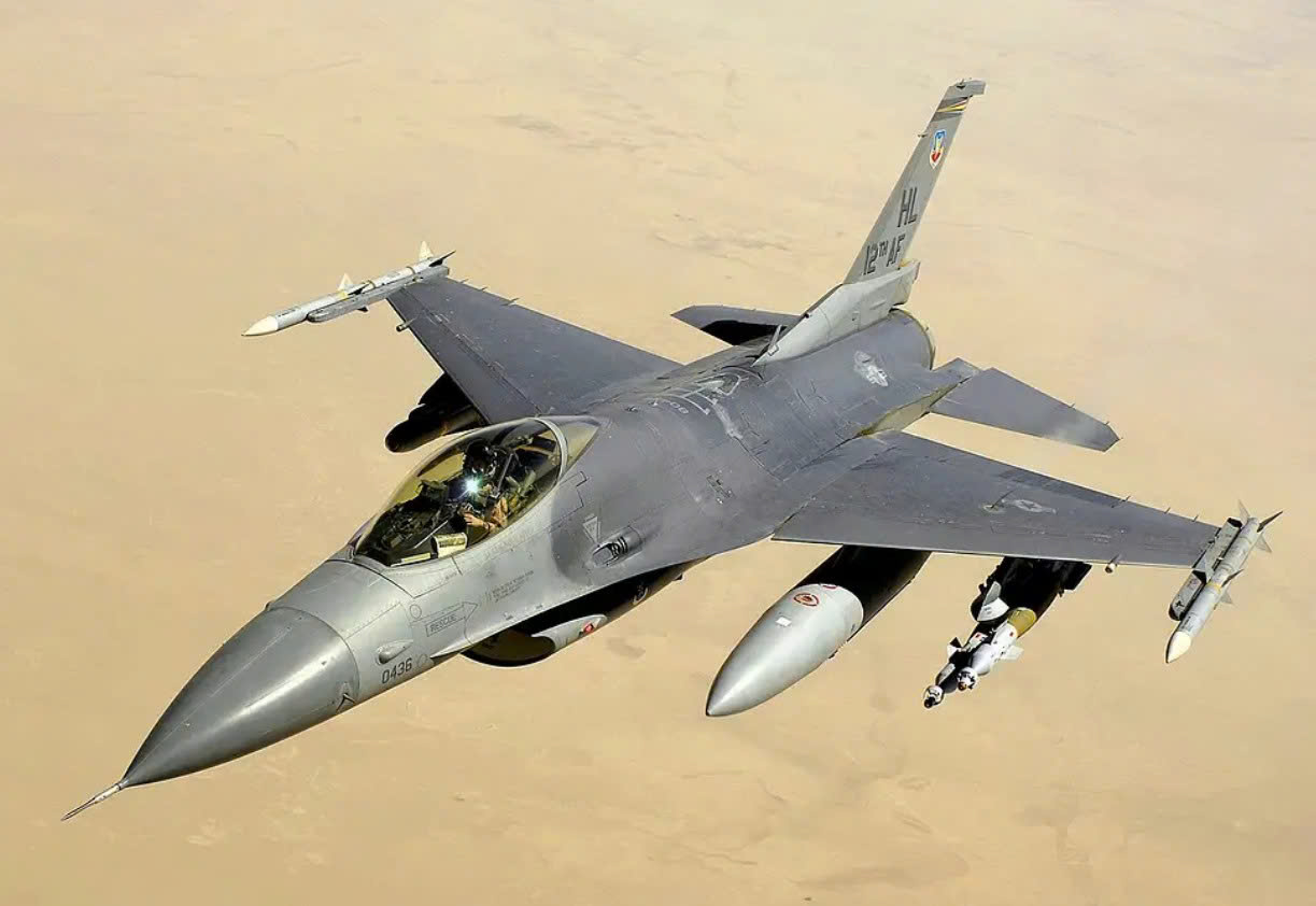 may-bay-f-16-1786762749017189749415 Ukraine Đẩy Lùi Chiến Dịch Do Thám Những Chiến Đấu Cơ F-16 và Mirage 2000 từ Nga - Ảnh 1.
