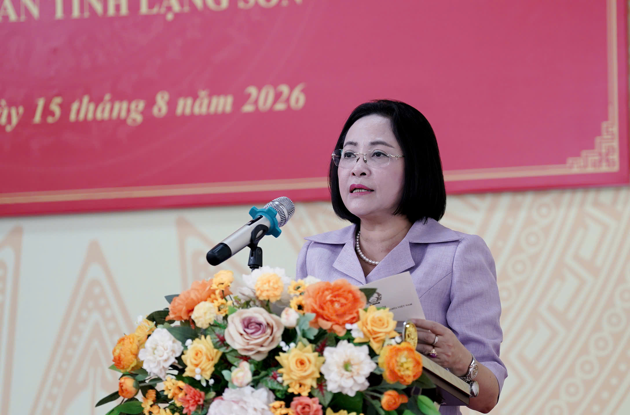 phat-bieu-17867845262941118771550 Phó Chủ tịch Quốc hội: Mỗi trường học vùng biên là một mái nhà ấm áp- Ảnh 1.