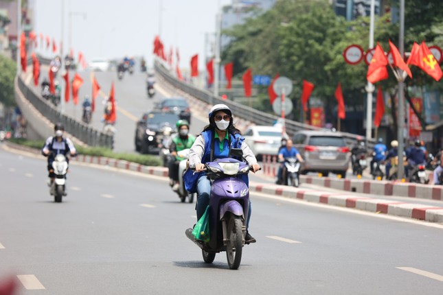 Nắng nóng miền Trung tiến sát 40°C, mưa lớn miền Bắc hạ nhiệt từ đêm 24/8