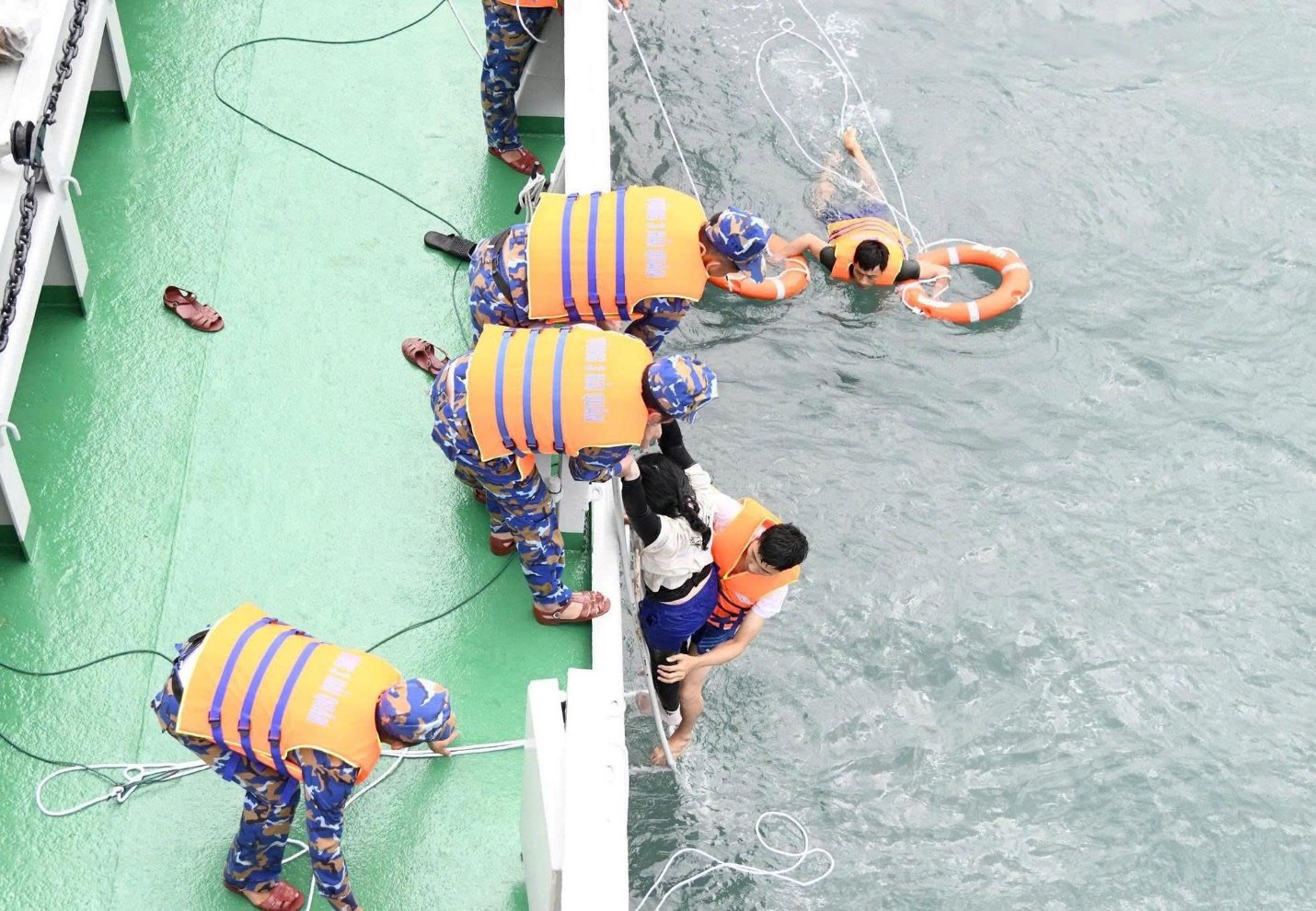 photo-1786187205428-17861872062631724960816 Cô gái không biết bơi may mắn sống sót sau 8 giờ trôi dạt trên biển- Ảnh 1.