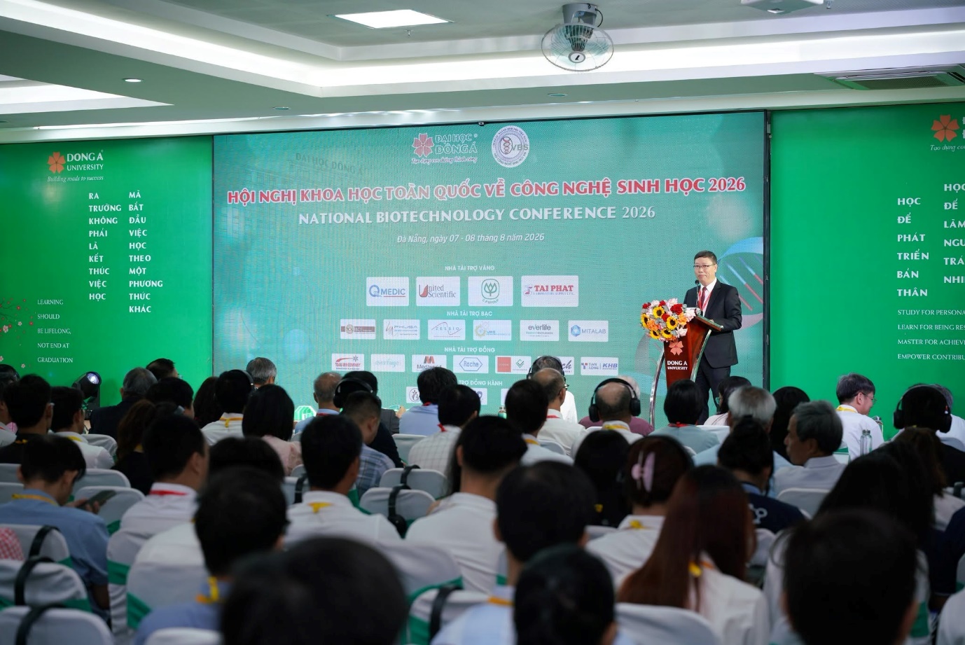 photo-1786338882998-1786338883298566995716 Mescells đưa nghiên cứu tối ưu nuôi cấy tế bào gốc trung mô đến diễn đàn khoa học quốc gia về công nghệ sinh học- Ảnh 1.