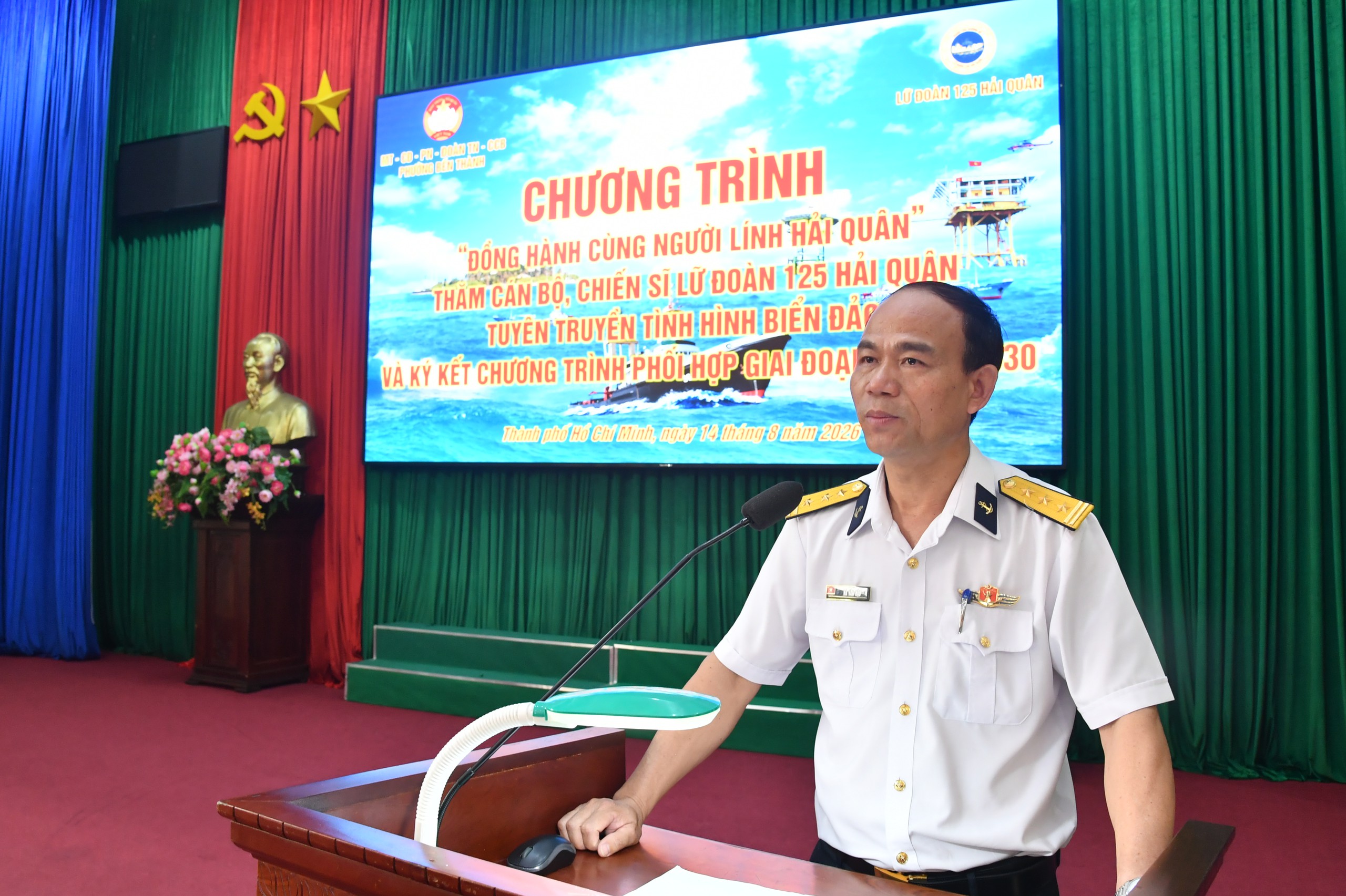 quan-2-17866984141452145946172 Đẩy mạnh hoạt động 'đồng hành cùng người lính Hải quân' - Ảnh 2.
