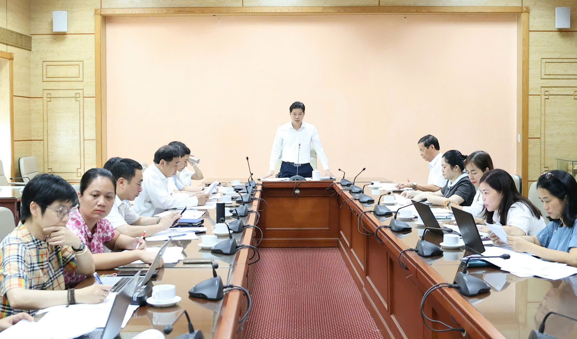 quang-canh-hop-bhyt-17878280903952143735896 Hoàn thiện danh mục thuốc YHCT được hưởng BHYT theo hướng khoa học, an toàn, hiệu quả- Ảnh 10.