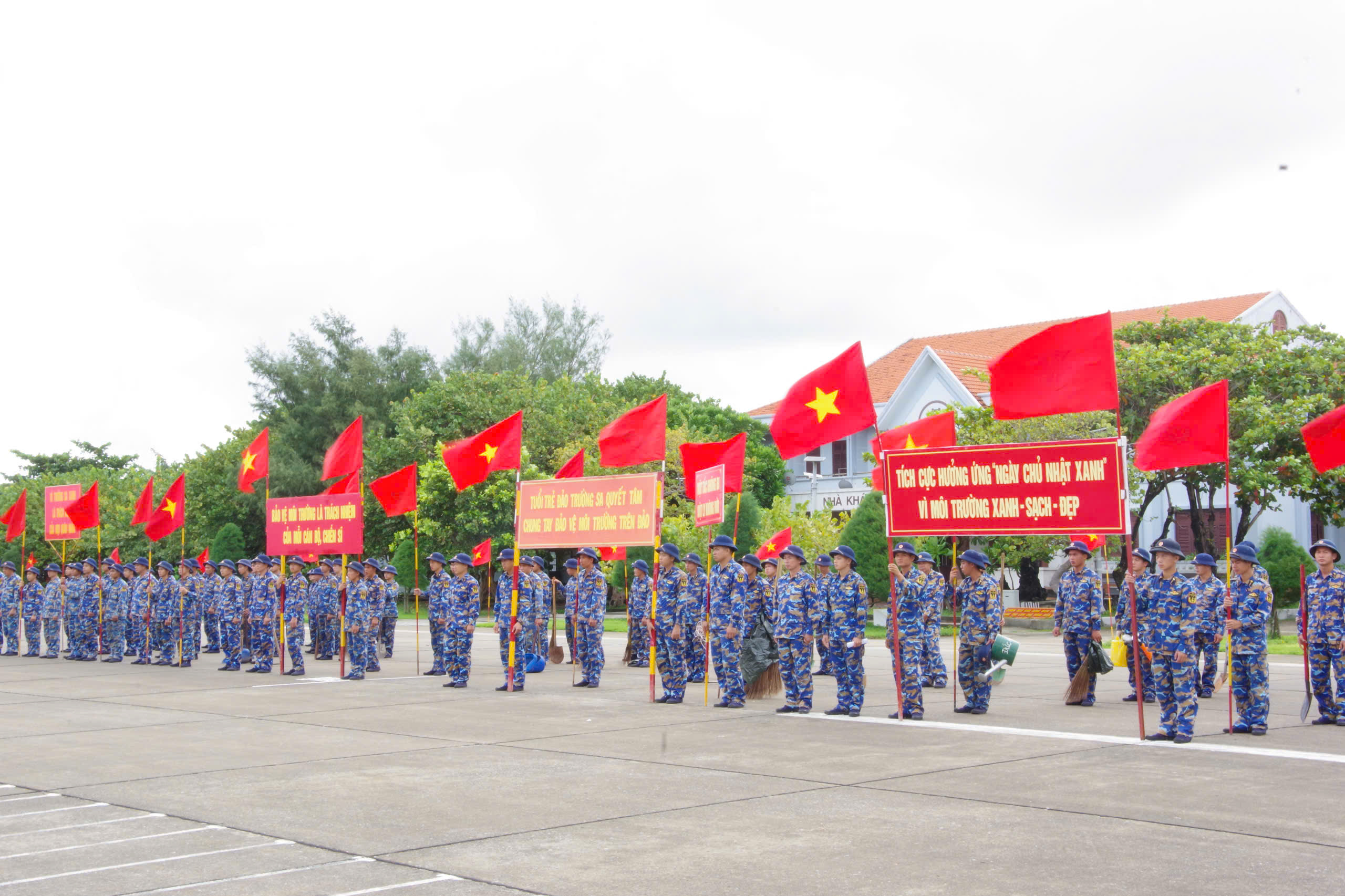 sa-0-1786857665698991251257 Sôi nổi ngày ‘Chủ nhật xanh’ ở Trường Sa - Ảnh 1.