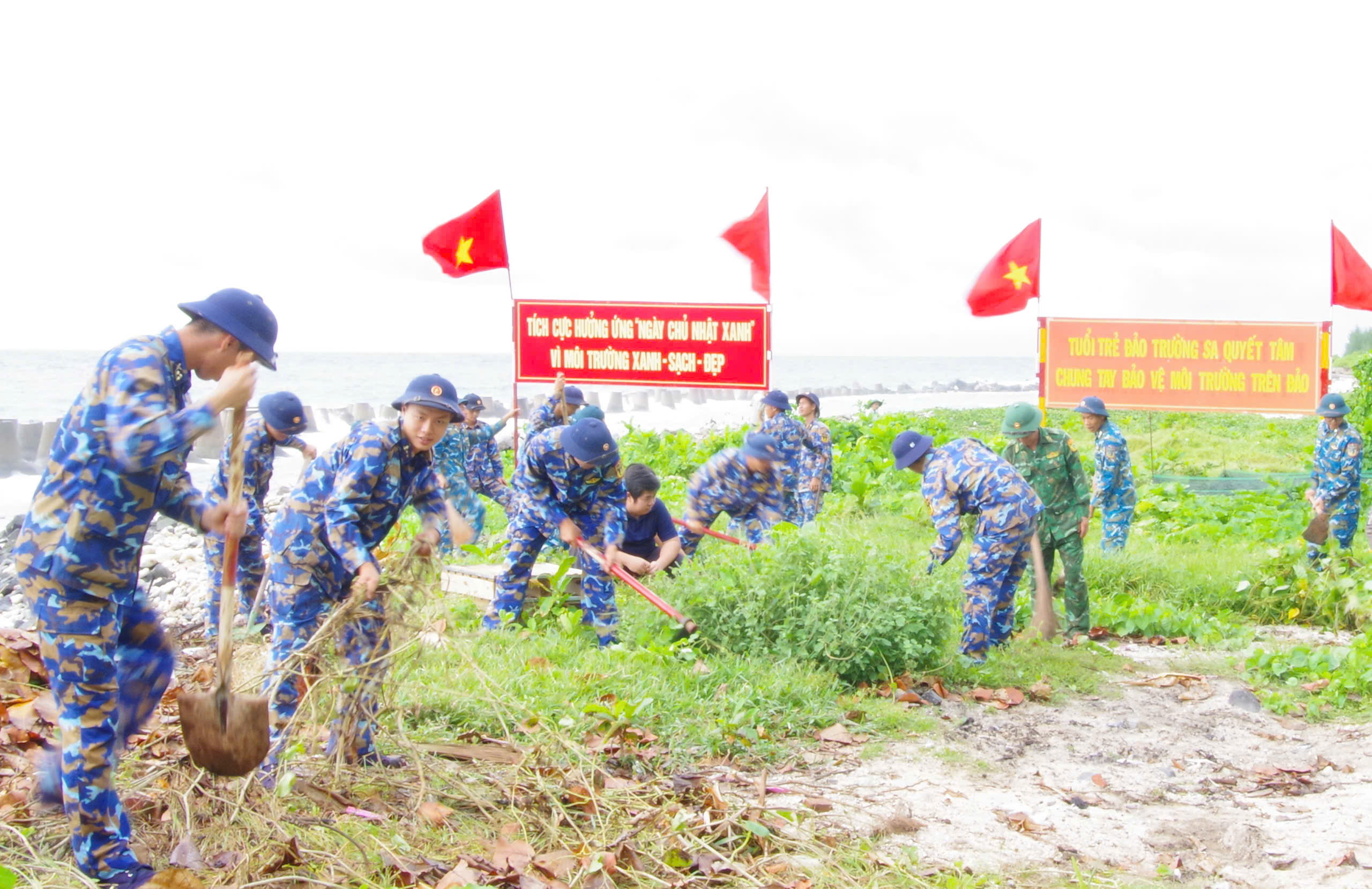 sa-1-17868574181811325455206 Sôi nổi ngày ‘Chủ nhật xanh’ ở Trường Sa - Ảnh 2.