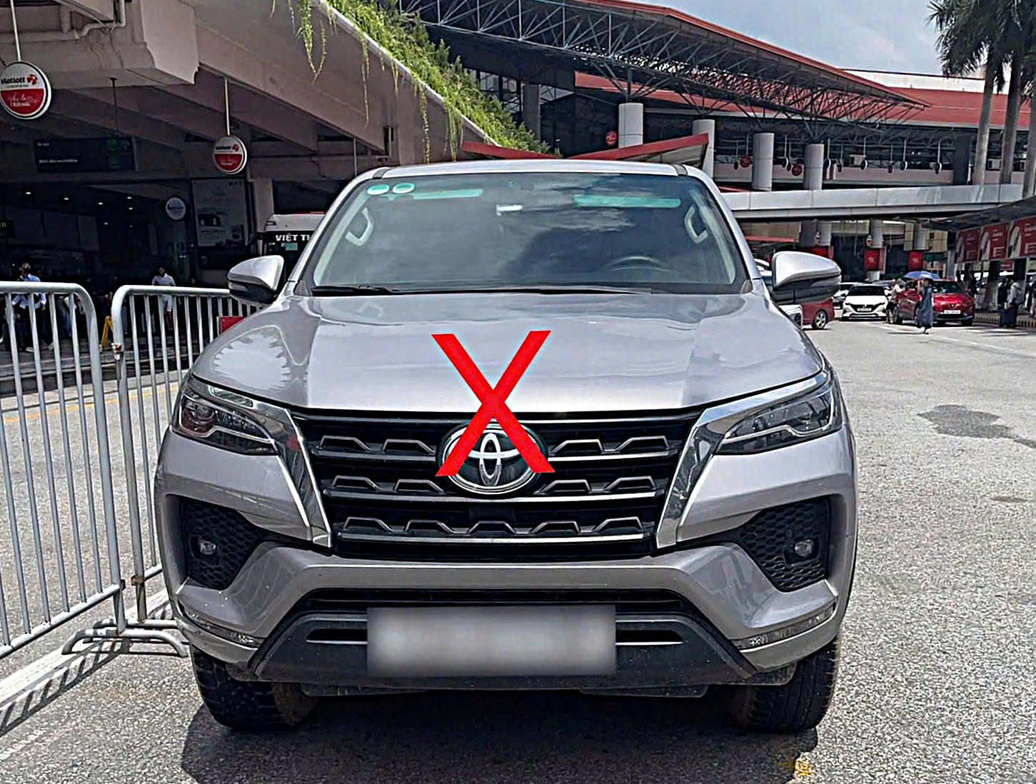 Cảnh Báo Vi Phạm Giao Thông Tại Sân Bay Nội Bài: Biện Pháp Mới Từ Lực Lượng Chức Năng