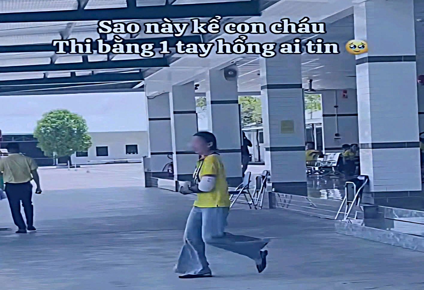 thi-sat-hach-lai-xe-01-17873938694351249735506 Sự thật đoạn clip thi sát hạch lái xe với một tay bó bột- Ảnh 2.