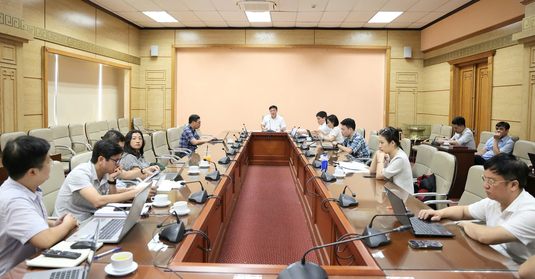 Tăng Cường Quản Lý Chuỗi Cung Ứng Thiết Bị Y Tế: Những Nỗ Lực Của Bộ Y Tế