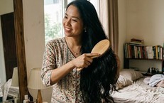 Rụng tóc ở tuổi 50+: Vai trò protein, nguyên nhân khác và khi nào cần khám