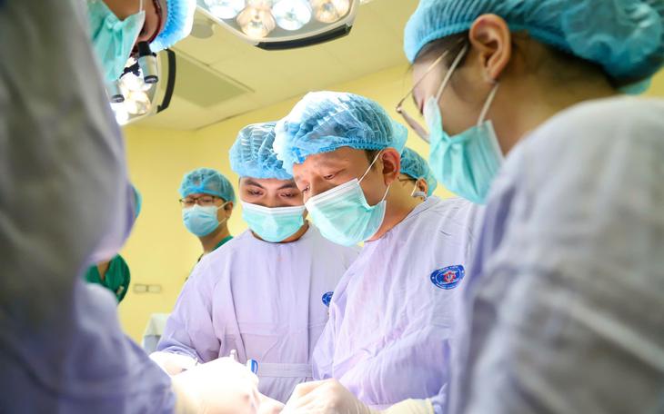 Tái tạo lưỡi bằng vạt da cơ dưới móng cho bệnh nhân ung thư lưỡi - Ảnh 1.