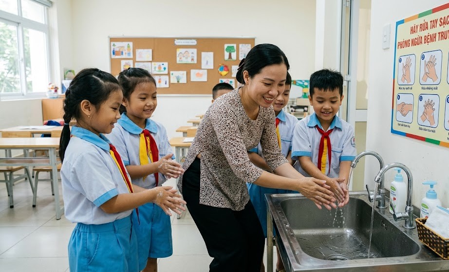 ve-sinh-ca-nhan-phong-benhh-truyen-nhiem-1786239987758860328706 Bệnh truyền nhiễm nào dễ bùng phát trong trường học? - Ảnh 2.