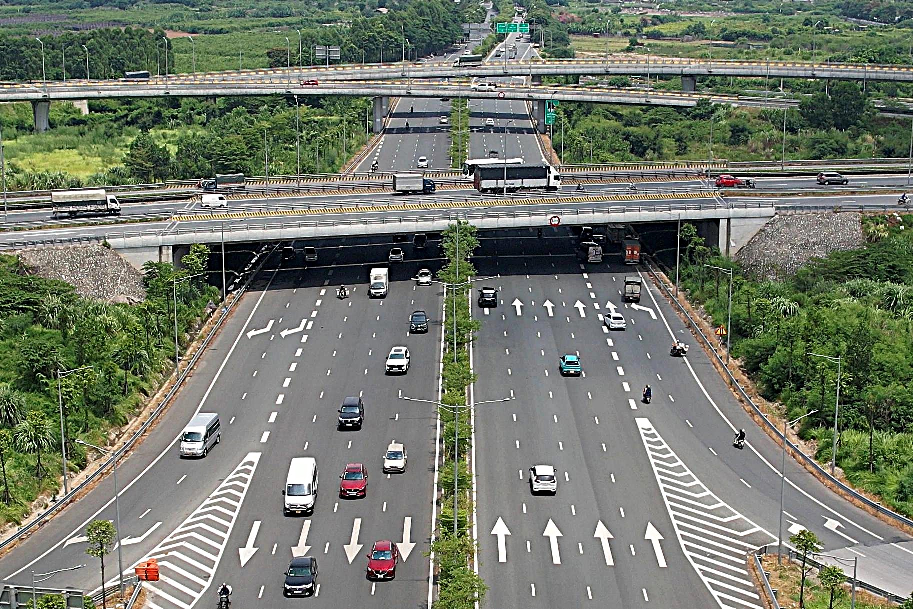 vuot-xe-tren-cao-toc-2-1786341560247417782779 Đề Xuất Tổ Chức Làn Vượt Xe Trên Cao Tốc - Ảnh 2