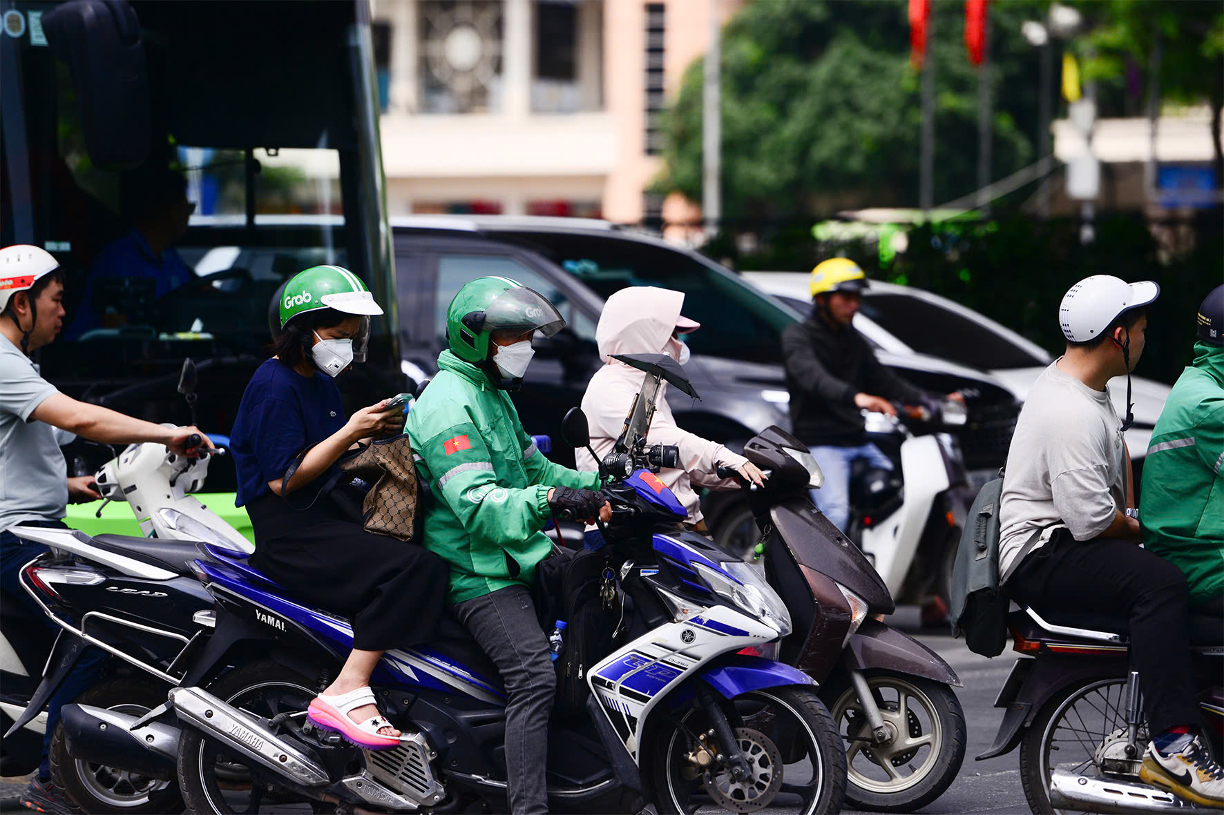 Miền Bắc Ghi Nhận Biến Đổi Thời Tiết Đột Ngột: Cảnh Báo Nắng Nóng Nguy Hiểm