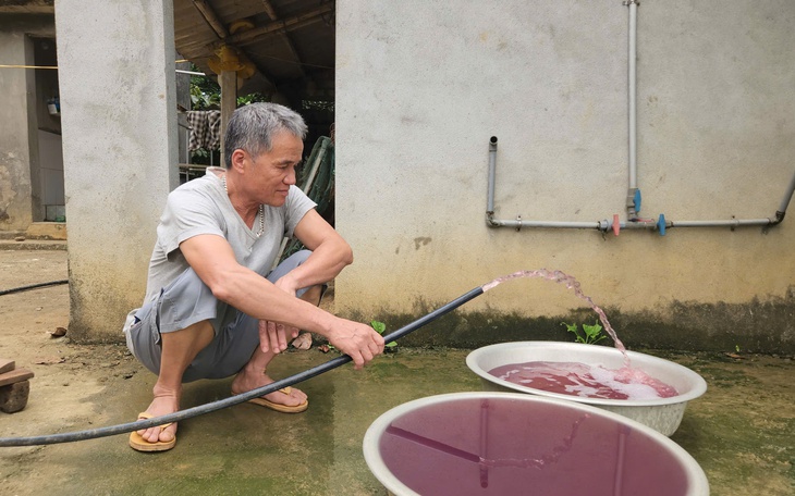 Truy tìm nguyên nhân nước sông Ngang chuyển màu nâu xám và mùi hôi bất thường - Ảnh 2.