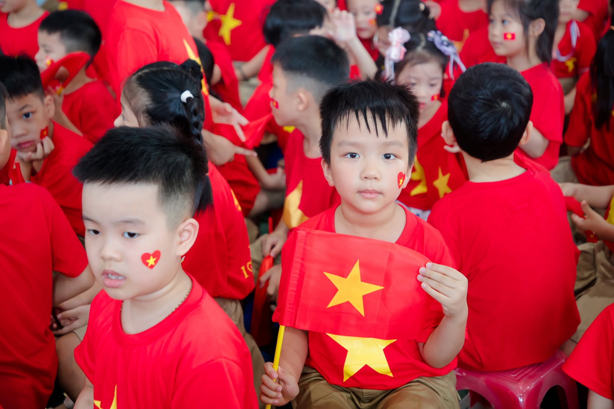 5433918241200327322128111344744487284464174n-1788561623949558413552 Nhiều khu vực nắng đẹp trong ngày Khai giảng - Ảnh 1.