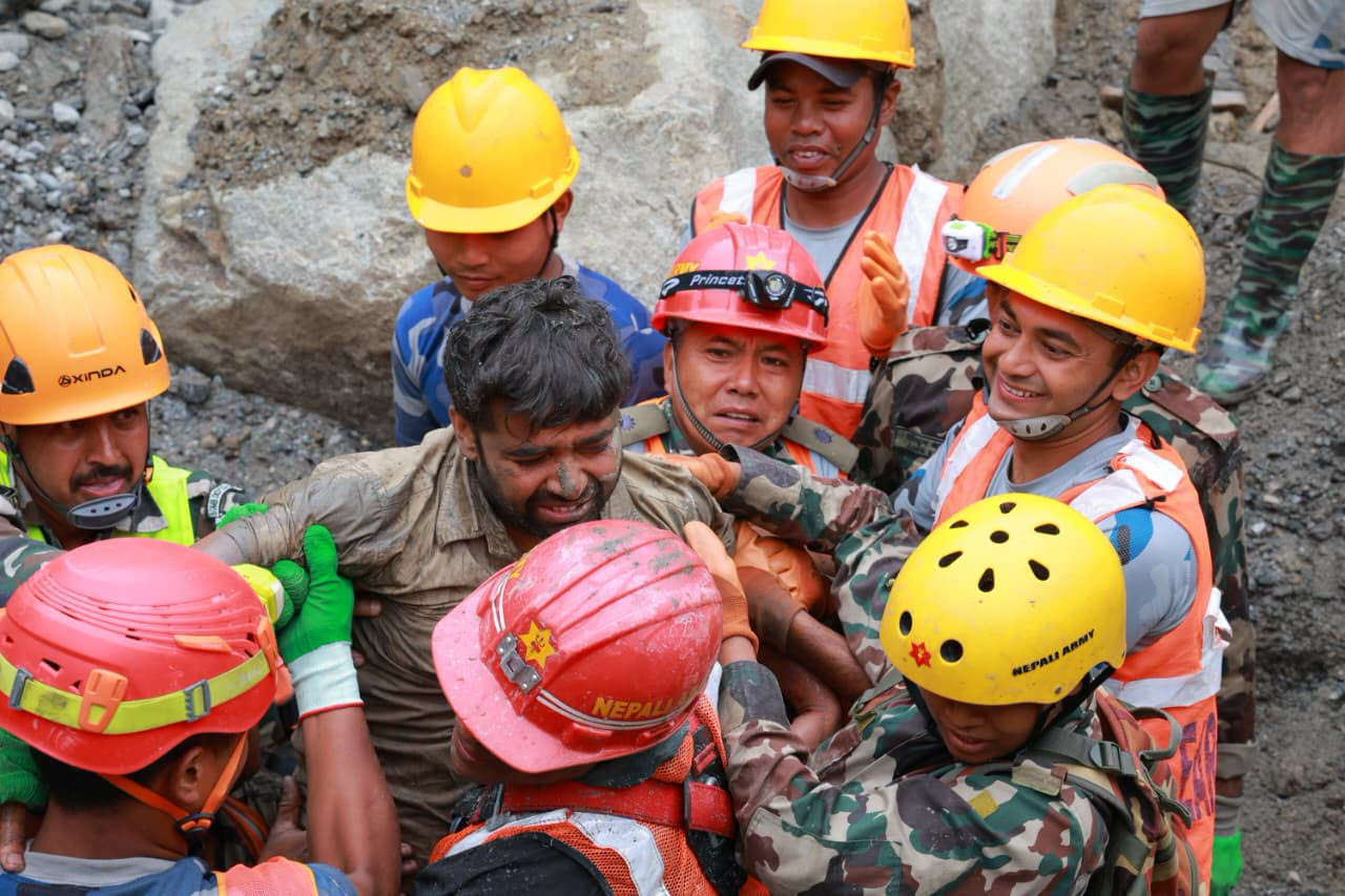 Lũ quét ở Nepal: hành trình cứu hộ, hai công nhân sống sót và hệ quả lâu dài