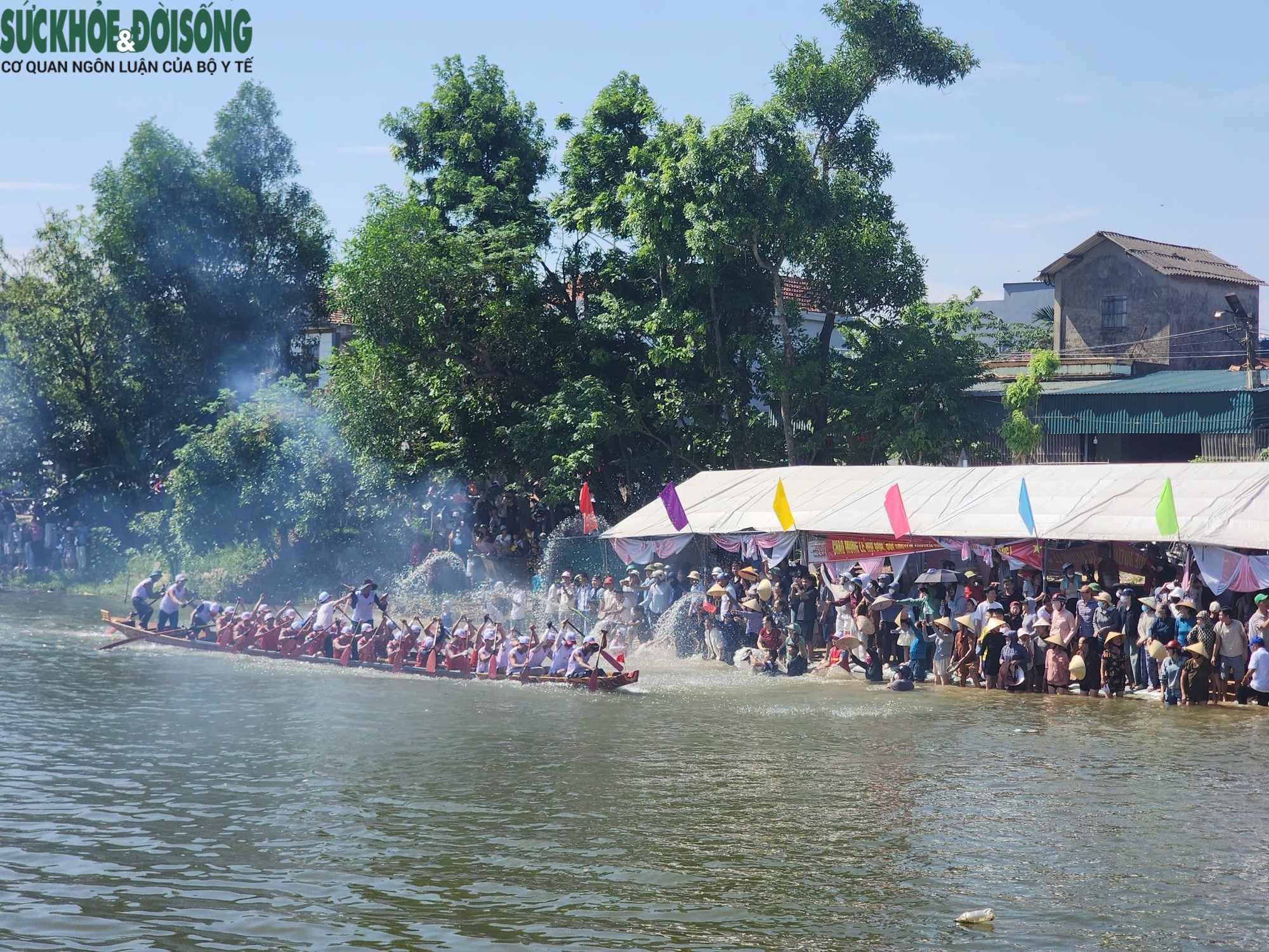 Không khí lễ hội náo nhiệt Không khí lễ hội náo nhiệt