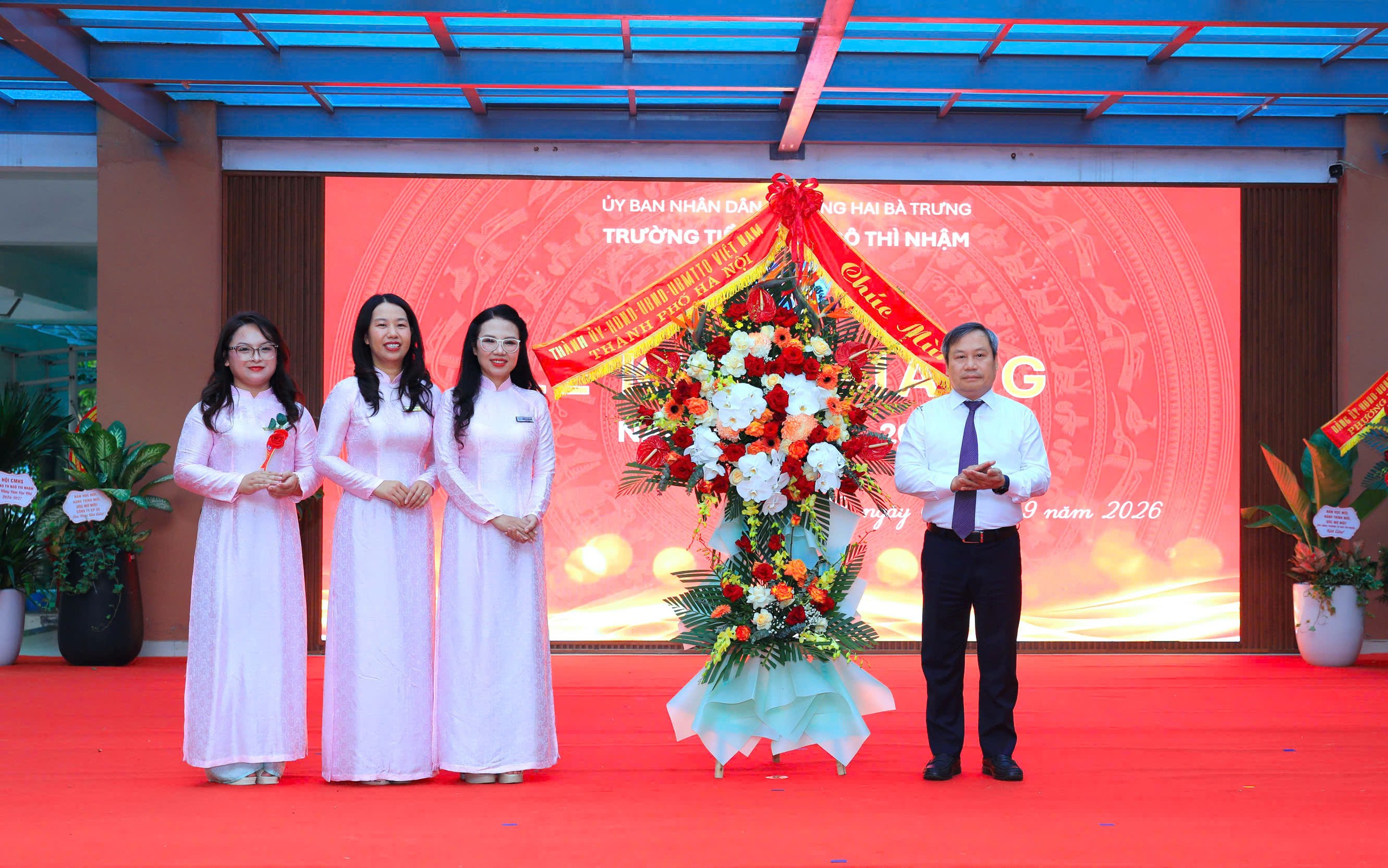 chu-tich-ubnd-tp-ha-noi-khai-giang-2-17885802033341895804897 Chủ tịch UBND TP Hà Nội dự khai giảng năm học mới Trường TH Ngô Thì Nhậm- Ảnh 2.