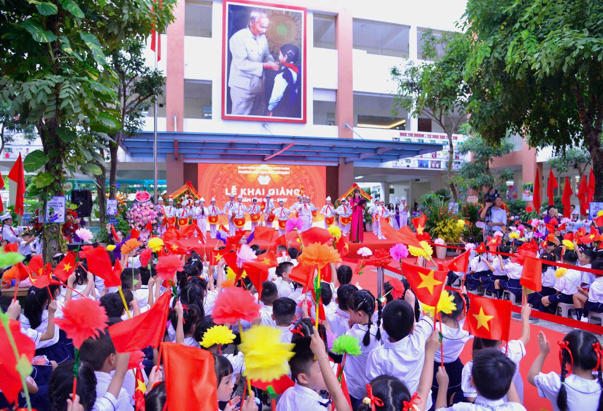 chu-tich-ubnd-tp-ha-noi-khai-giang-7-1788580203666414272331 Chủ tịch UBND TP Hà Nội dự khai giảng năm học mới Trường TH Ngô Thì Nhậm- Ảnh 3.