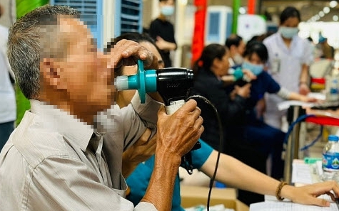 Người mắc COPD nên tập luyện như thế nào để cải thiện chức năng hô hấp? - Ảnh 3.