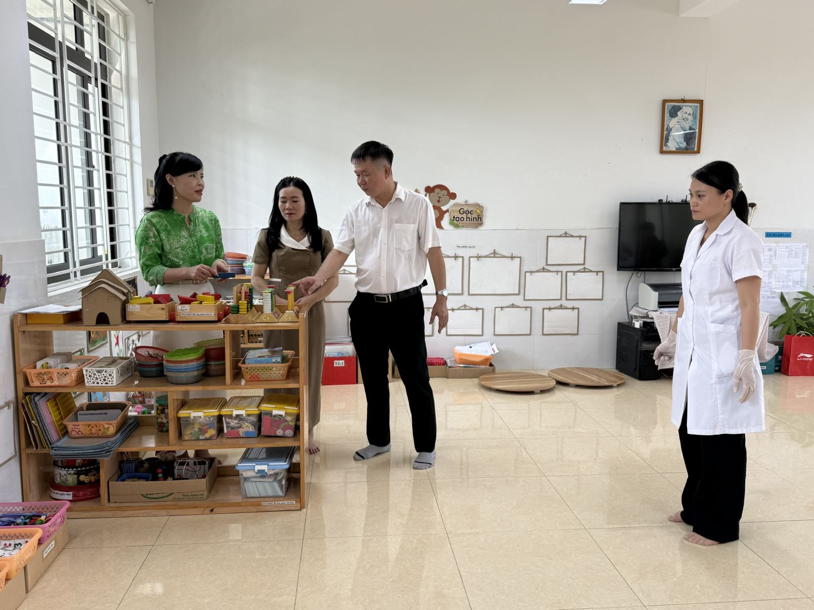 ha-noi-phong-chong-dich-4-1788402459672189866660 Trước ngày khai giảng, các trường học ở Hà Nội chặn dịch bệnh ngay từ cửa lớp- Ảnh 2.