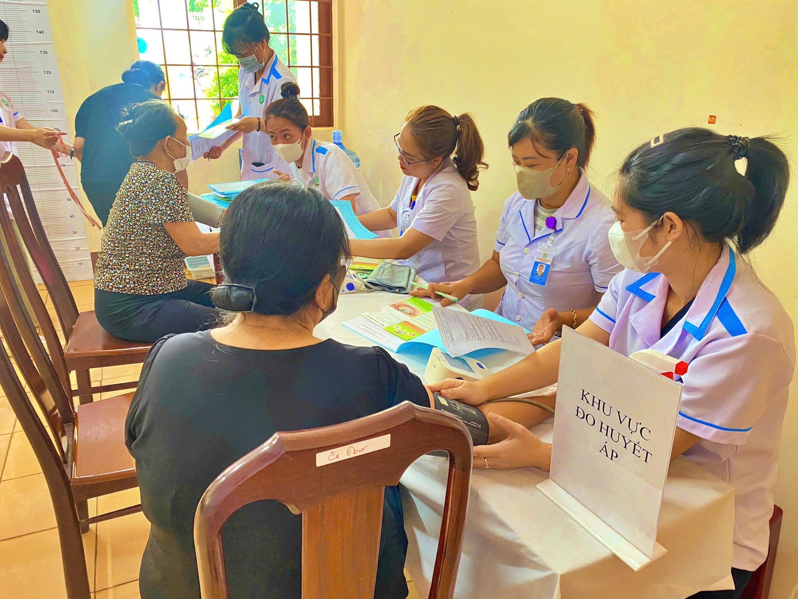 Buôn Ma Thuột đẩy mạnh chiến dịch khám sức khỏe miễn phí: cách tổ chức, đối tượng và kết quả sơ bộ