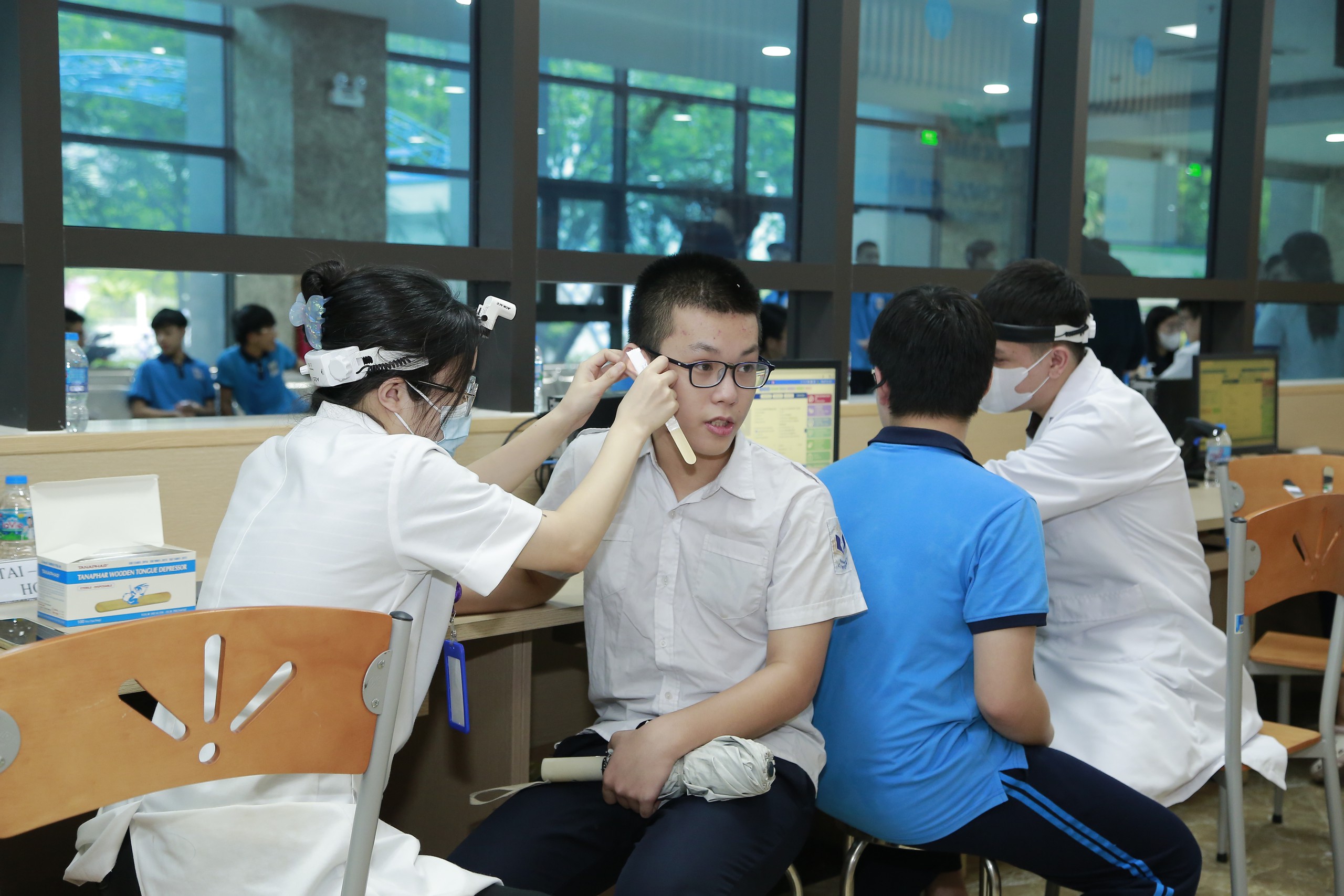 Kiểm tra sức khoẻ cho học sinh đầu năm học 2026-2027