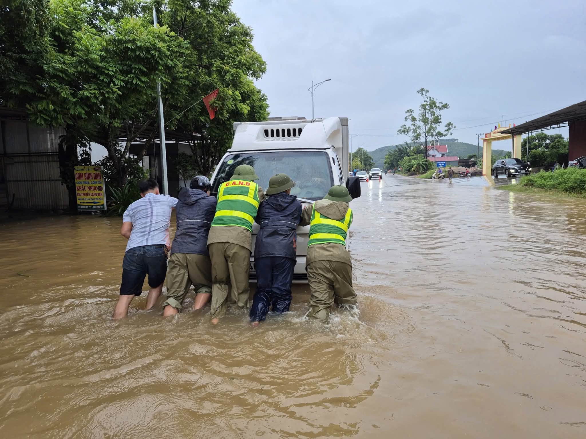mua-lu-bac-ninh-17885829093291255691923 Miền Bắc sắp chuyển mưa dông- Ảnh 1.