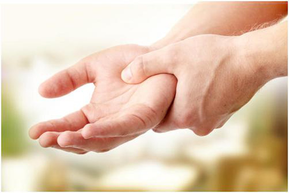 run-tay-co-nguy-hiem1548836445 Run tay là dấu hiệu của bệnh gì?- Ảnh 3.