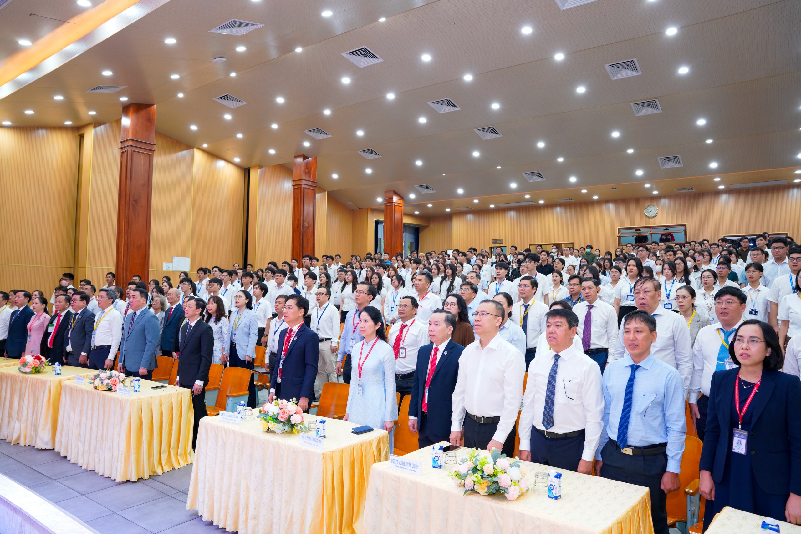 Khai giảng Đại học Y Dược TPHCM 2026: Học y phải có kiến thức lẫn nhân văn