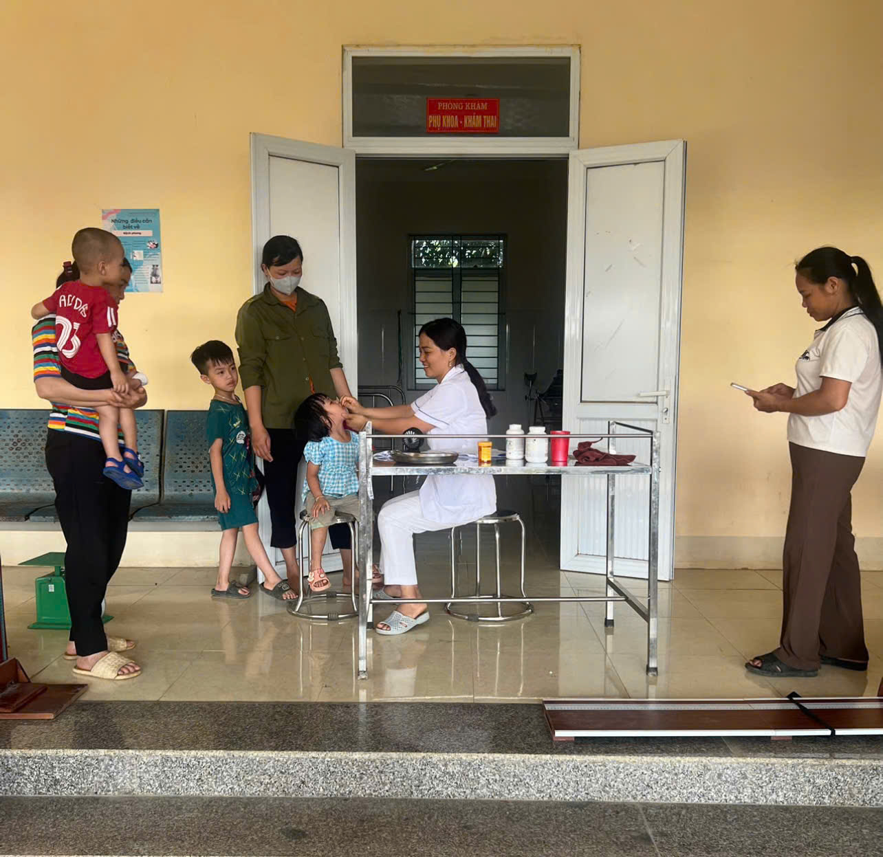 Cải Cách Y Tế Cơ Sở Tại Long Cốc: Hành Trình Đem Lại Sức Khỏe Cho Đồng Bào